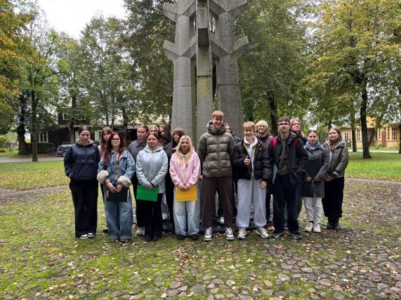 „PRAEITIES HEROJAI“ – LIZDEIKOS GIMNAZIJOS MOKINIŲ PROJKETAS